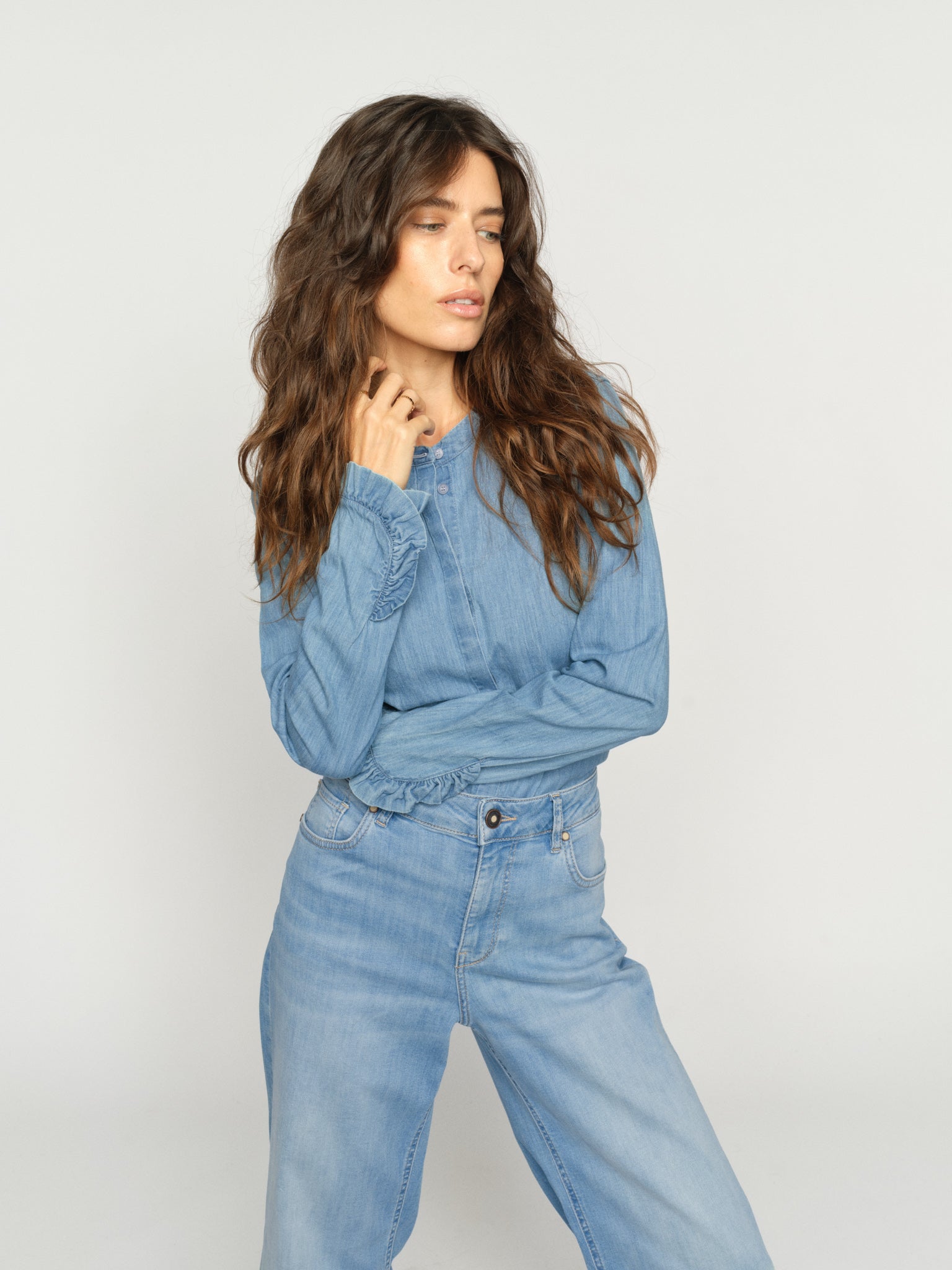 Modelshot / Mid Blue / Detail